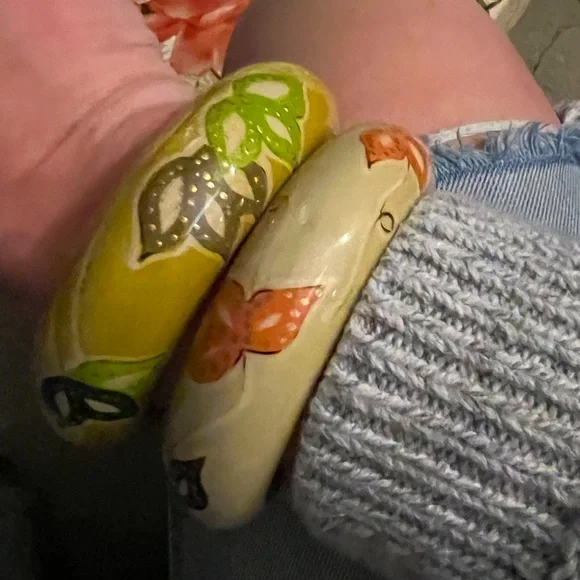 Two hand painted flower wooden bangle bracelets - Picture 5 of 5